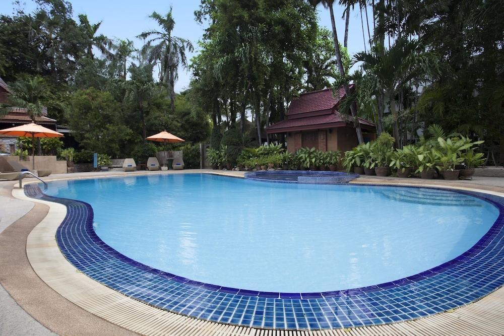 Safari Beach Hotel Patong Екстериор снимка