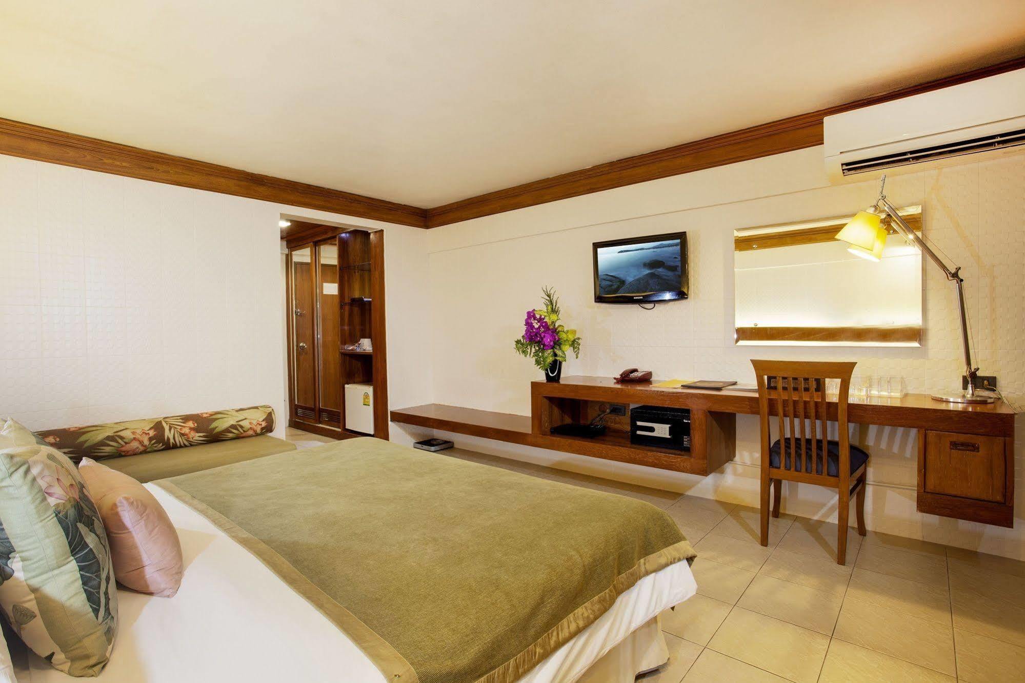 Safari Beach Hotel Patong Екстериор снимка