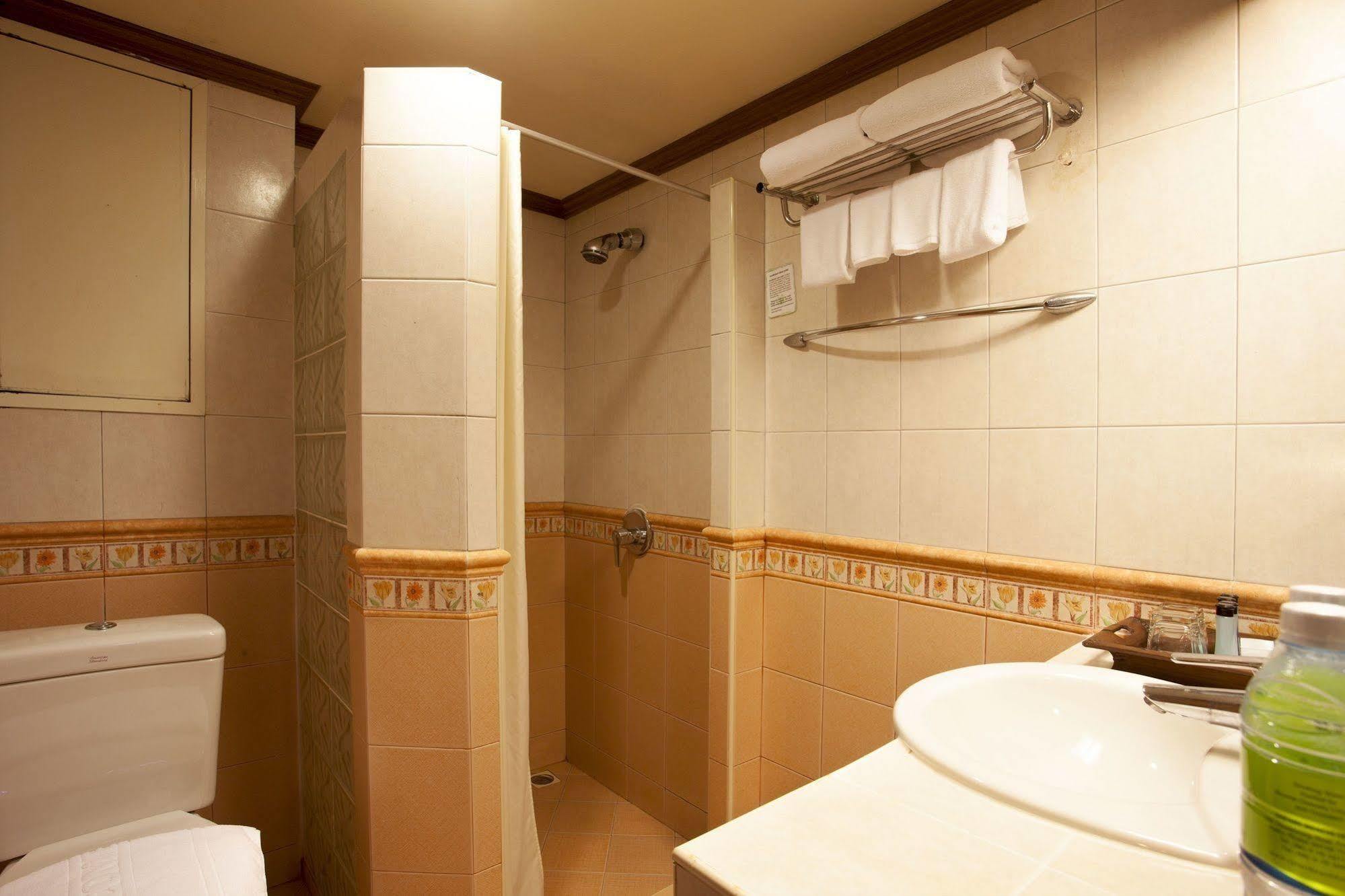 Safari Beach Hotel Patong Екстериор снимка