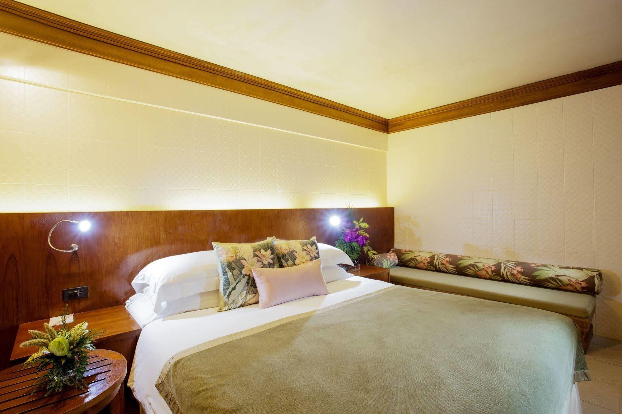 Safari Beach Hotel Patong Екстериор снимка