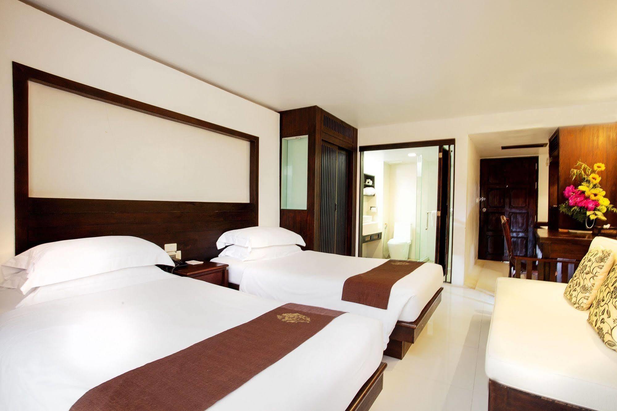 Safari Beach Hotel Patong Екстериор снимка