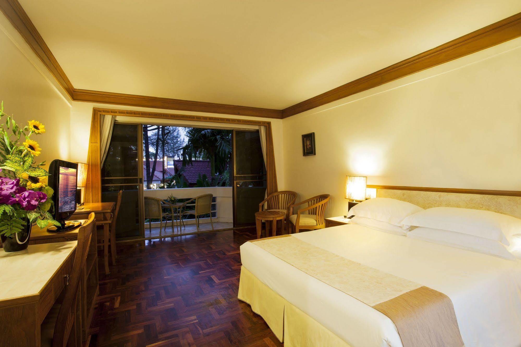 Safari Beach Hotel Patong Екстериор снимка