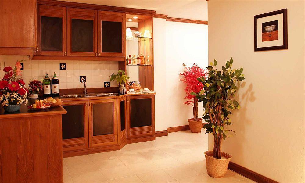 Safari Beach Hotel Patong Екстериор снимка